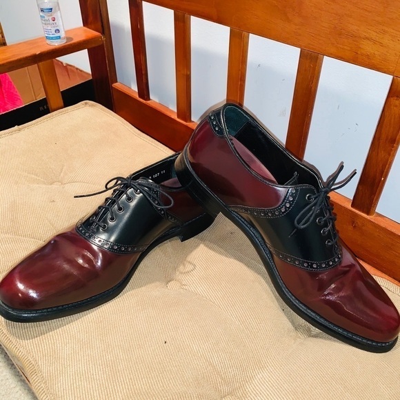 Florsheim Two Tone Plane Toe Oxfords. L3 - Picture 4 of 12